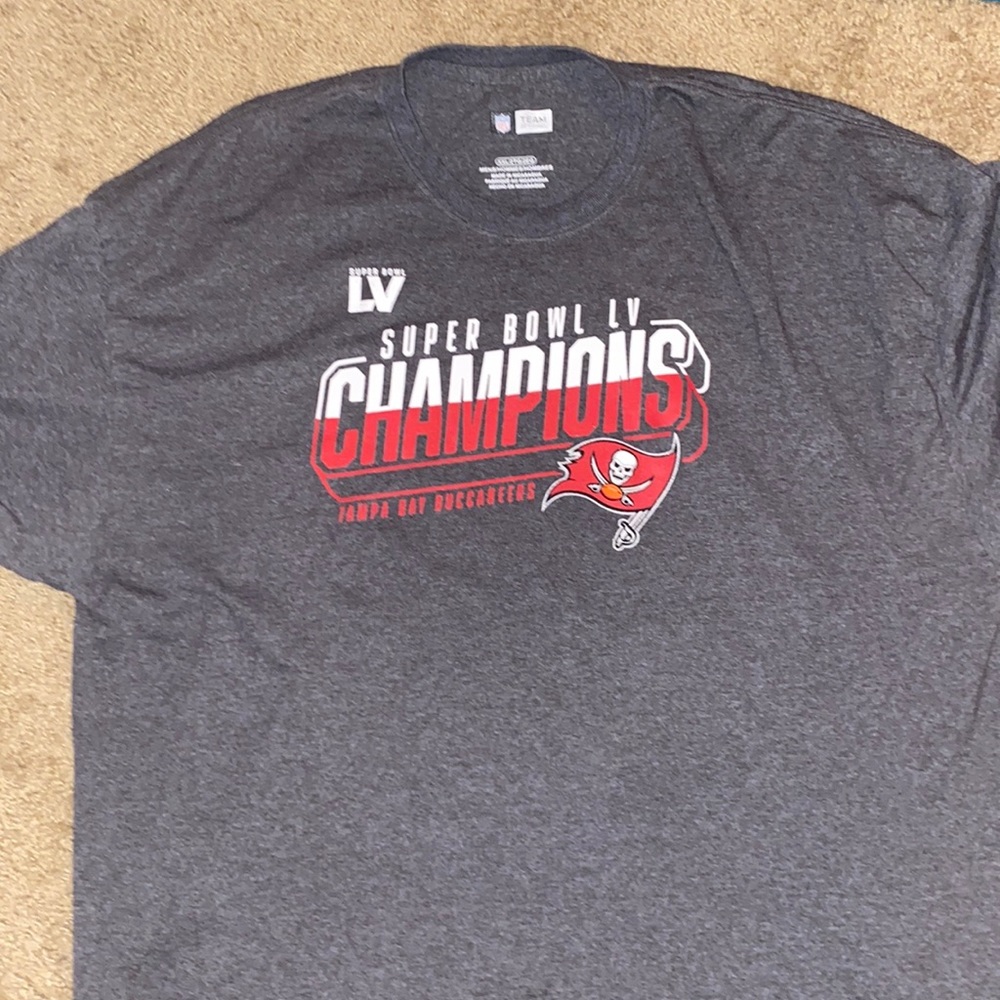 Mens XXL Bucs super bowl shirt
